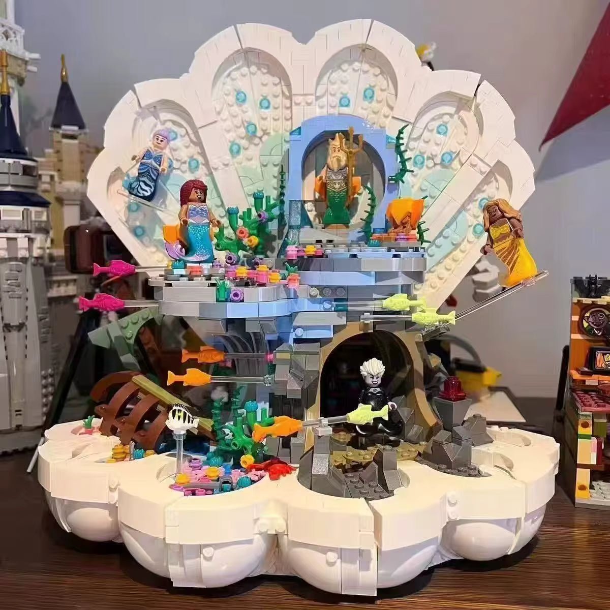 43225 MOC The Little Mermaid Royal Clamshell with 5 Mini Figures Building Blocks Disney 1808pcs