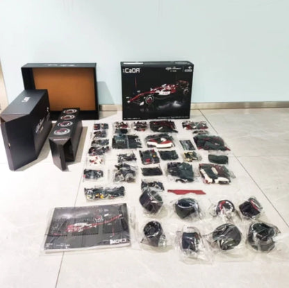 CaDA Alfa Romeo F1 Team Orlen C64005W – 1:8 Large-Scale Formula Display Set (1868pcs, Official Box)