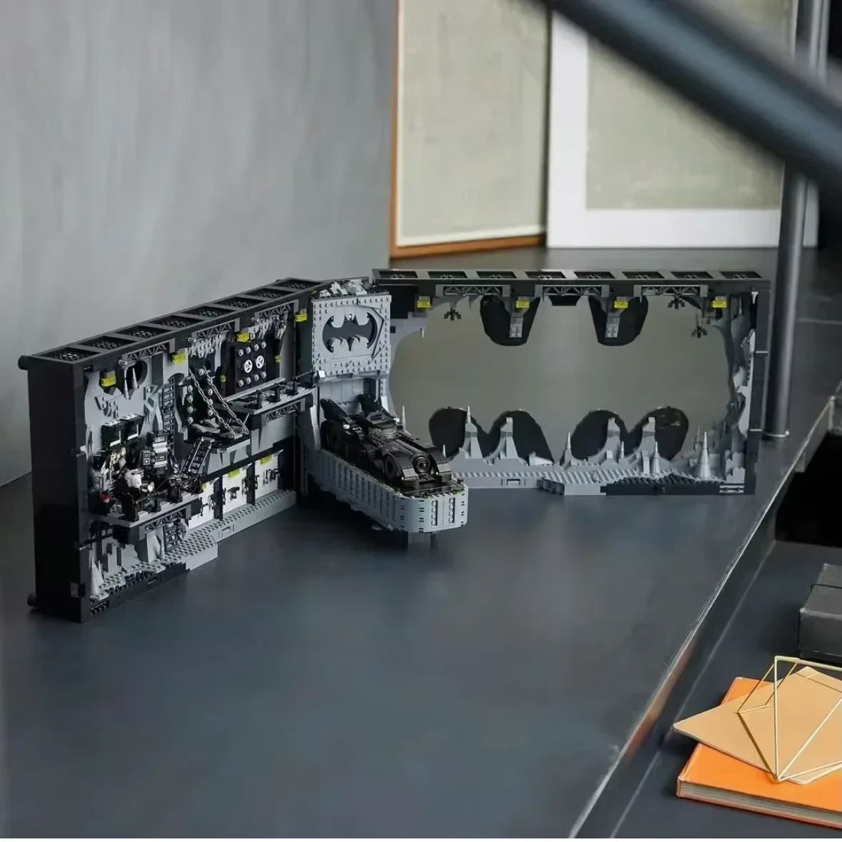 76252 MOC Batcave – Shadow Box Building Blocks with 7 Figures Batman 3981pcs