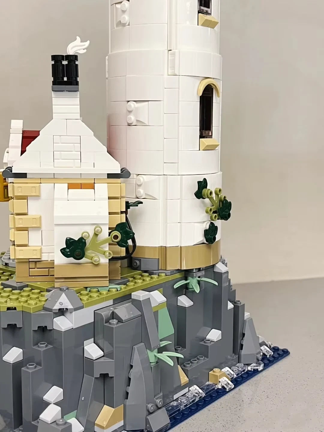 21335 MOC Motorised Lighthouse with 2 Mini Figures Building Blocks Ideas 2065pcs
