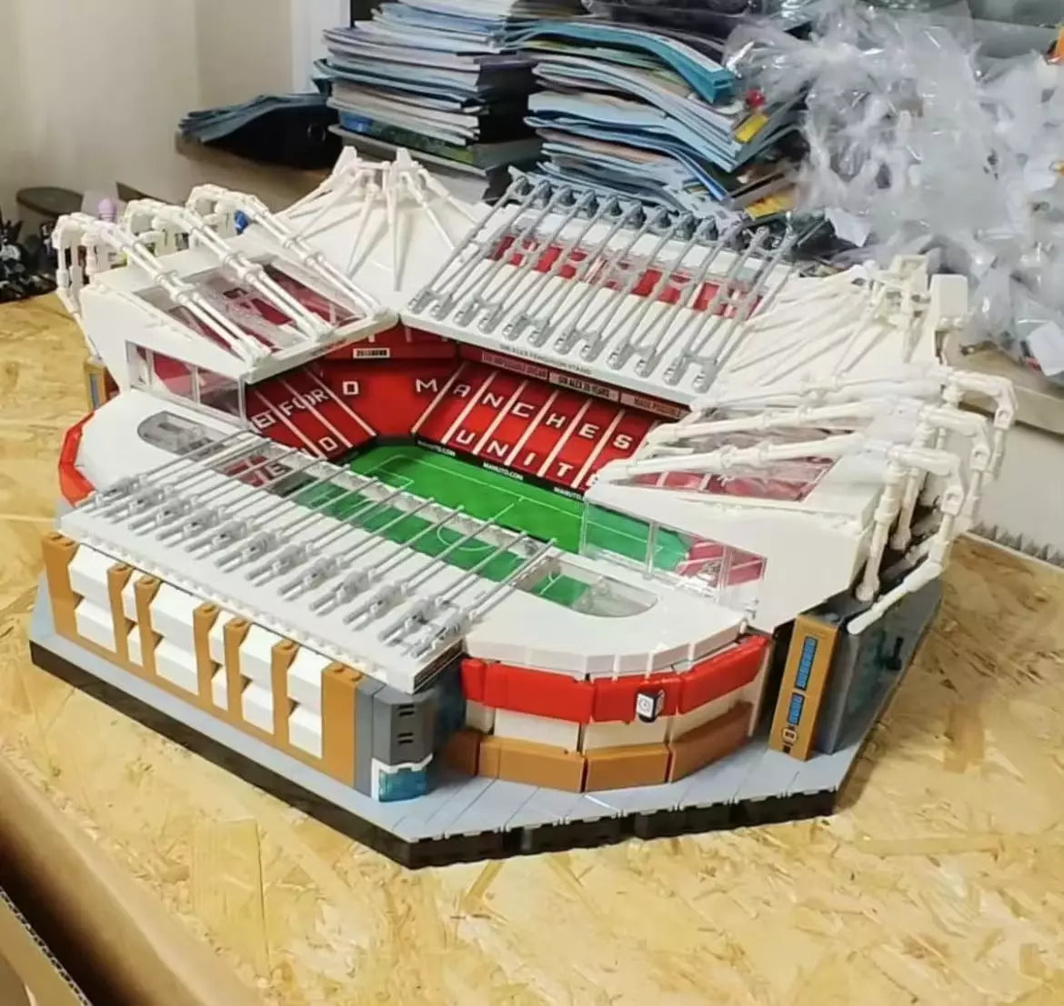 10272 MOC Old Trafford - Manchester United Building Blocks Icons 3898pcs